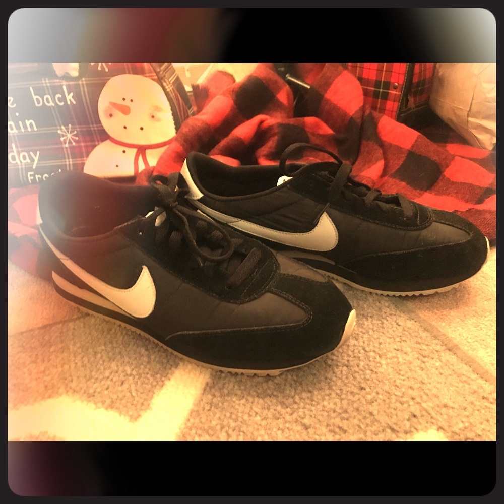 Nike tennis shoes